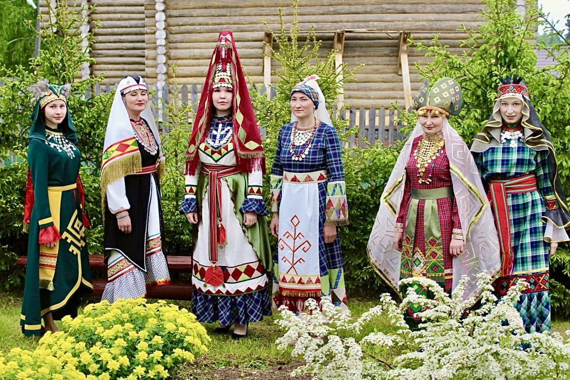 Фото женщин в разных национальных платьях